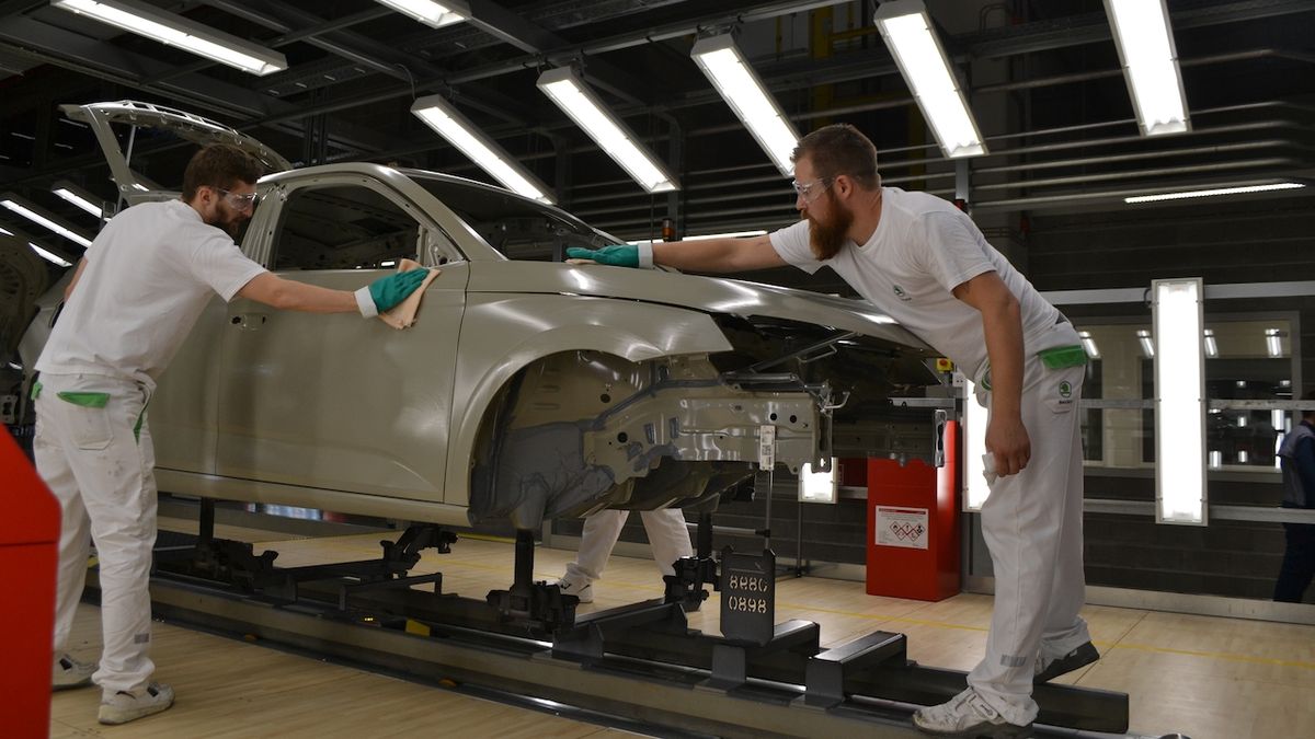Škoda Auto obnovila výrobu. Zatím ne naplno